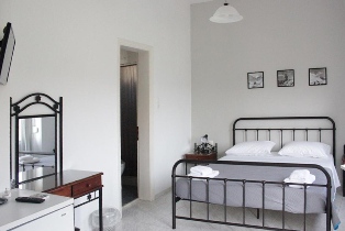 Delfini Hotel, Adamas Delfini Hotel