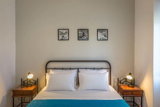 Delfini Hotel, Adamas Delfini Hotel