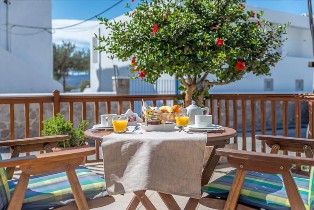 Delfini Hotel, Adamas Delfini Hotel